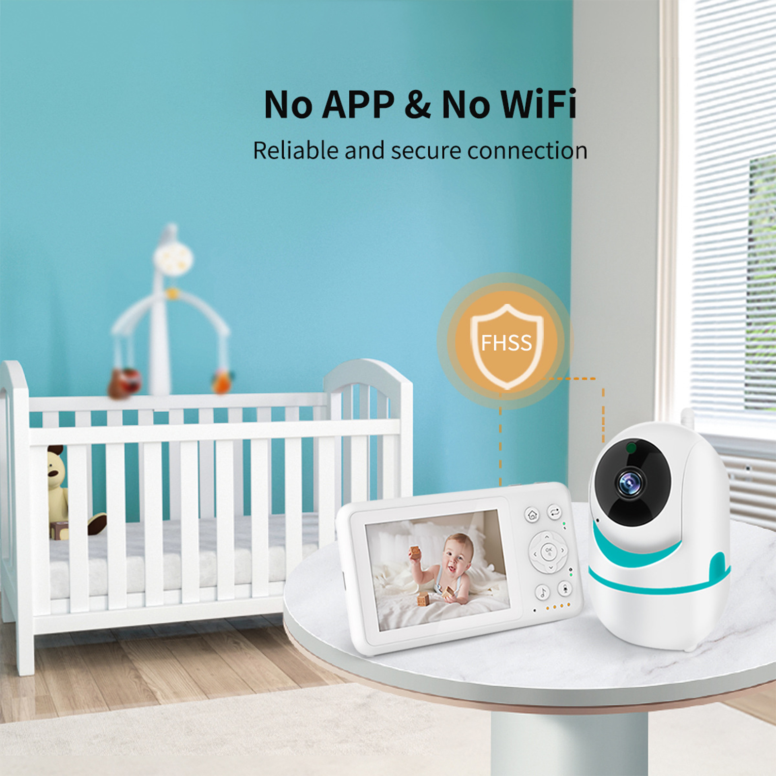 Ein Babyphone mit Bildschirm und Kamera, im Hintergrund ein Kinderbett.