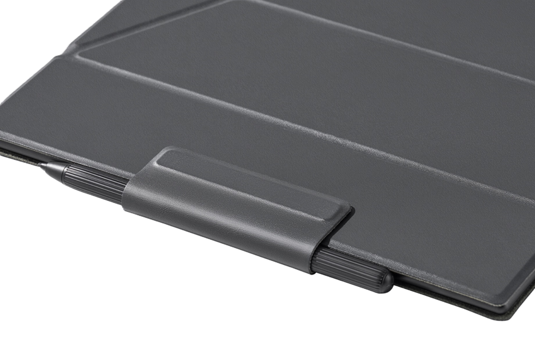 Un primer plano de una funda gris oscura con un portalápices adjunto.
