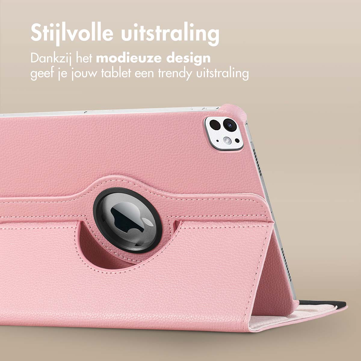 Roze tablethoes met tekst en een logo. Het ligt op een tafel.