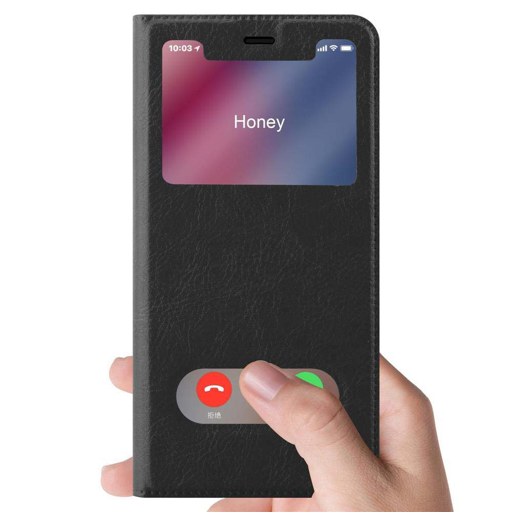 Una mano che tiene una custodia nera per telefono con uno schermo che mostra una chiamata da "Honey".