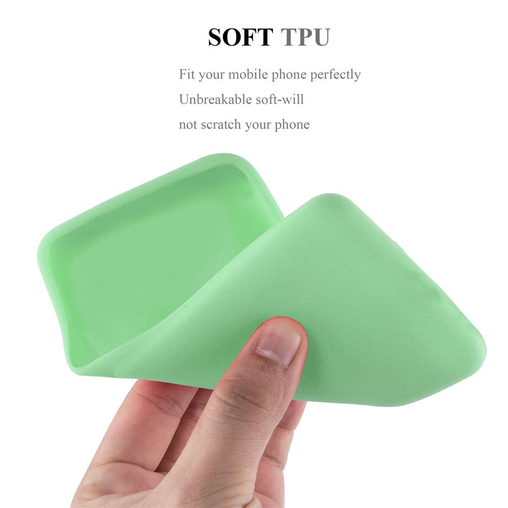 Una custodia verde per telefono tenuta in mano. Il testo recita "Soft TPU" e descrive le caratteristiche.