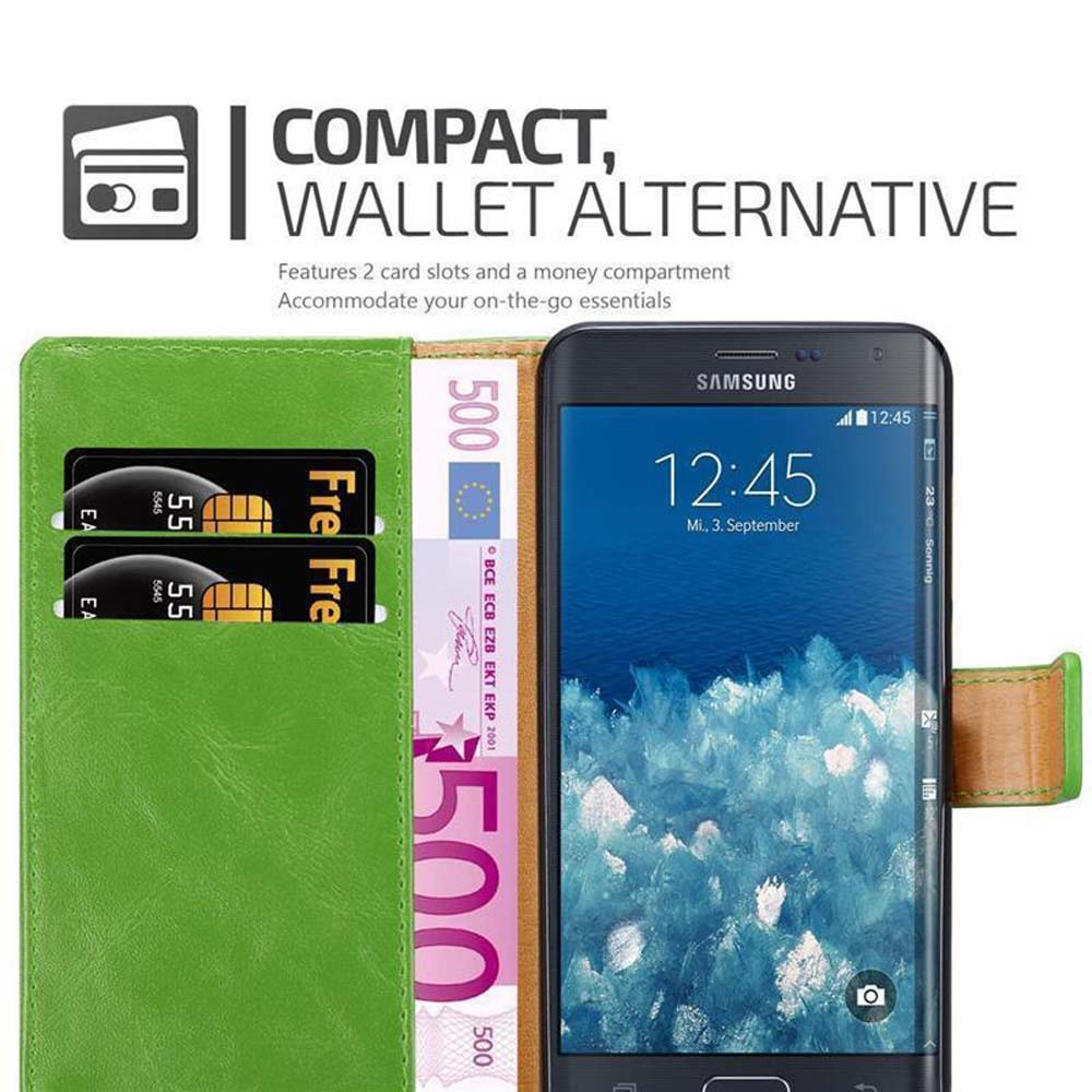 Una custodia verde per telefono con carte e denaro all'interno e uno smartphone a destra.