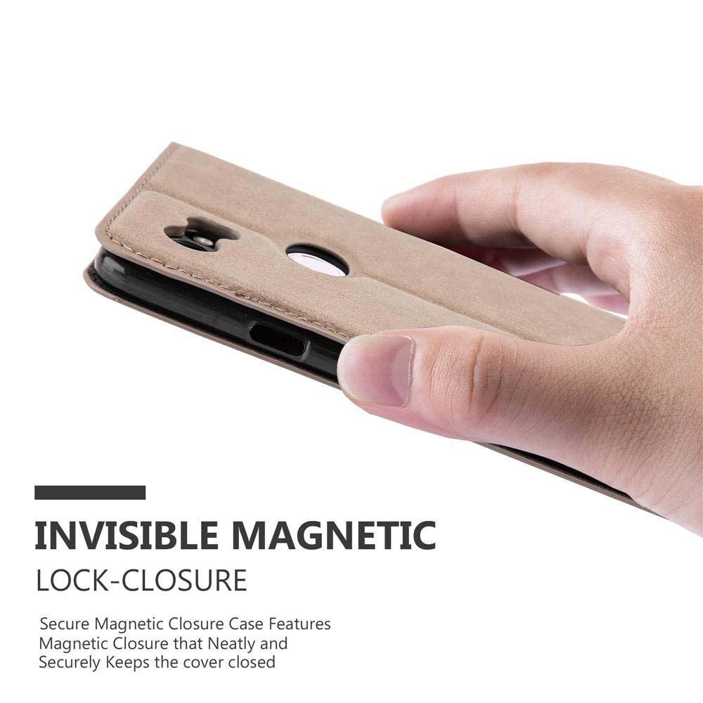 Una mano che tiene una custodia per telefono, con coperchio aperto, colore marrone. Il testo dice magnetico invisibile.