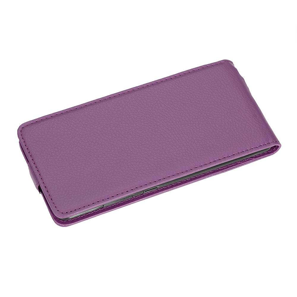 Custodia per telefono viola, aperta. Texture in pelle. La custodia è mostrata piatta su una superficie bianca.