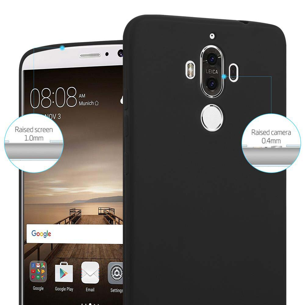 Telefono nero con custodia che mostra la fotocamera e i dettagli dello schermo. Sfondo bianco.