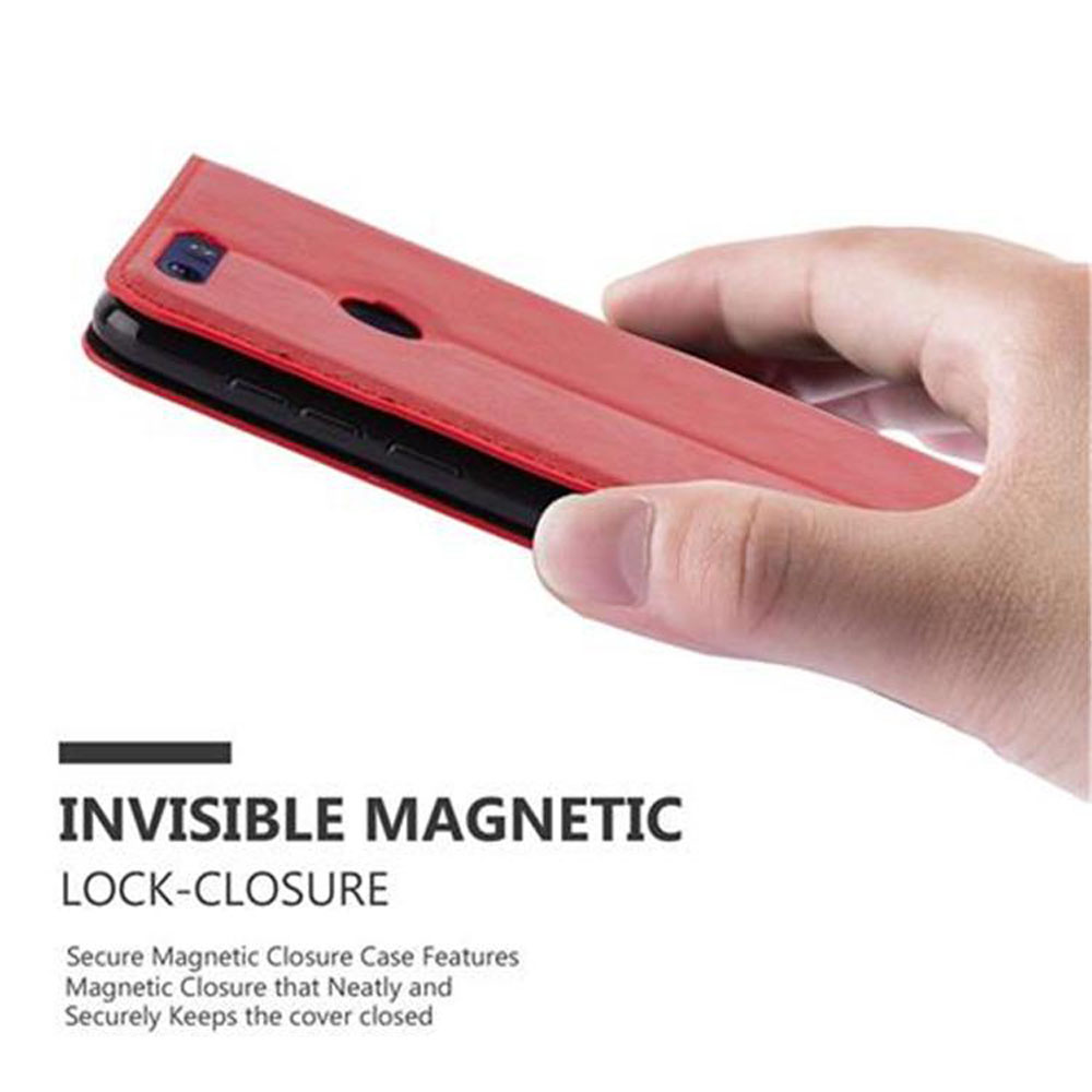 Custodia rossa con telefono all'interno. Testo: 'Invisible Magnetic Lock-Closure'. Mano che tiene.