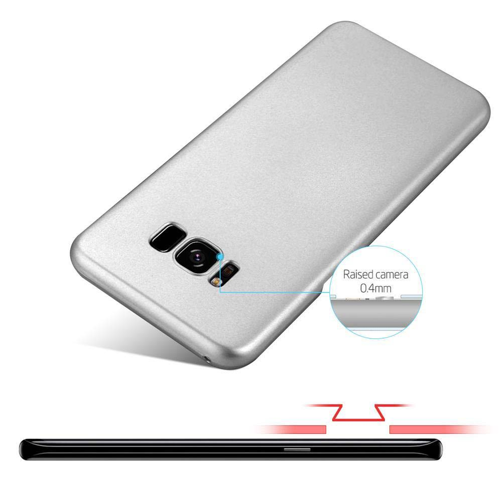 Custodia per telefono argentata con dettagli neri di fotocamera e flash. Un diagramma mostra i dettagli della fotocamera rialzata. Contorno nero del telefono sotto.