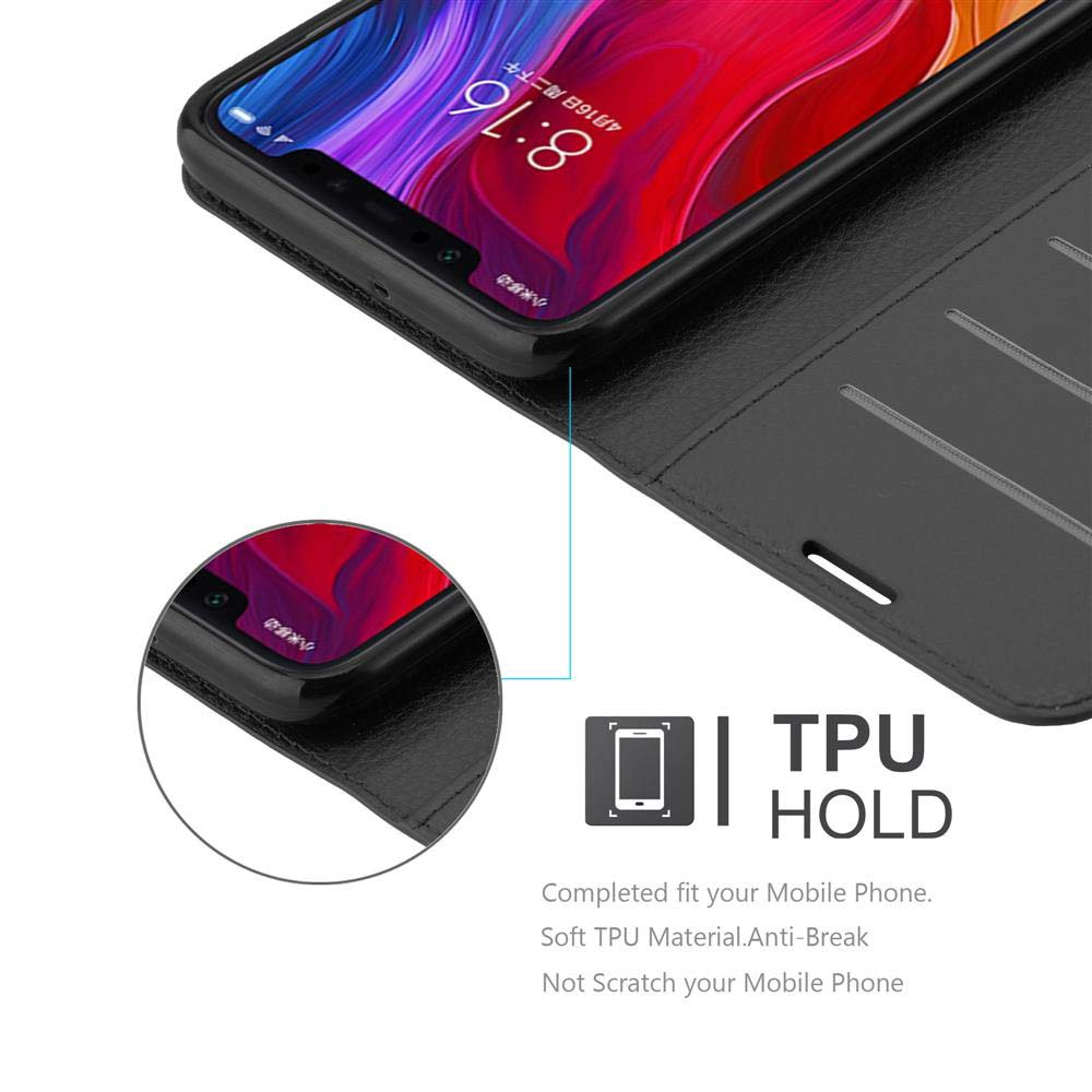 Una funda negra para teléfono con un teléfono dentro, y un primer plano de la pantalla del teléfono que muestra un reloj.