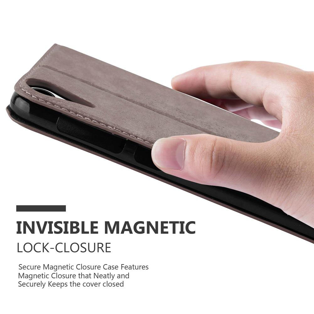 Mano che tiene una custodia per telefono. Testo: Chiusura magnetica invisibile.