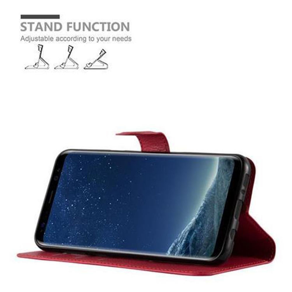 Eine rote Handyhülle mit einem Telefon darin. Der Telefonbildschirm ist sichtbar und zeigt eine Landschaft.