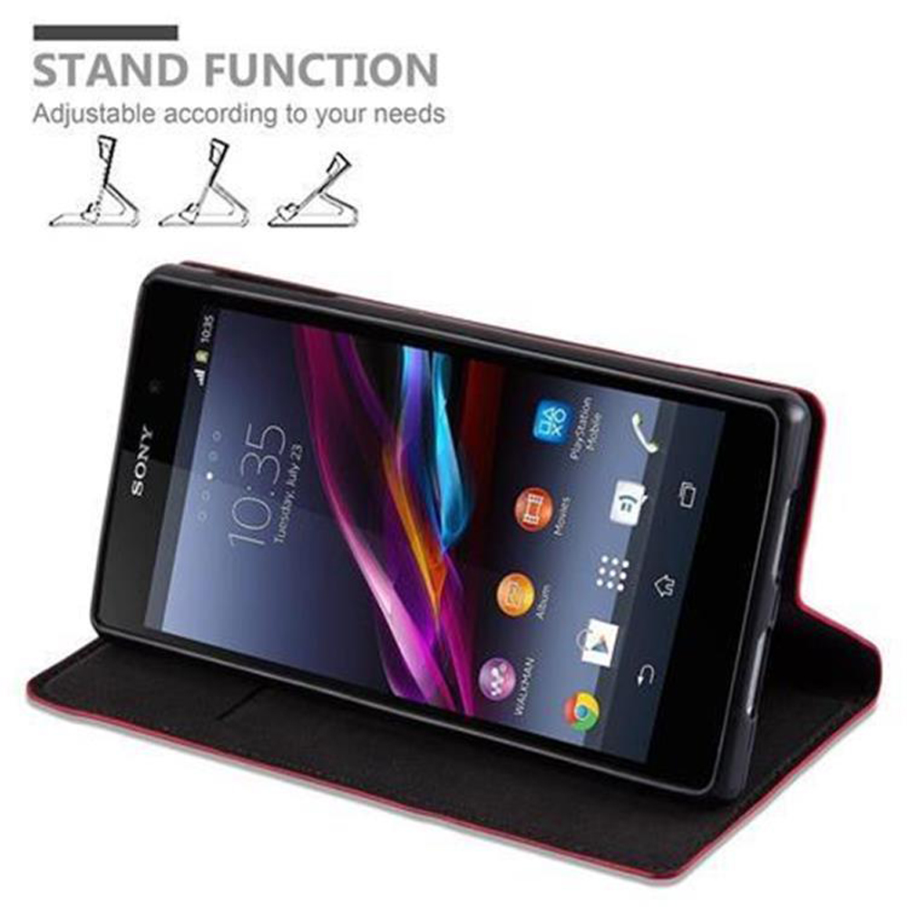 Ein Telefon in einer Hülle, das seine Ständerfunktion anzeigt. Das Telefon steht auf seinem Ständer.