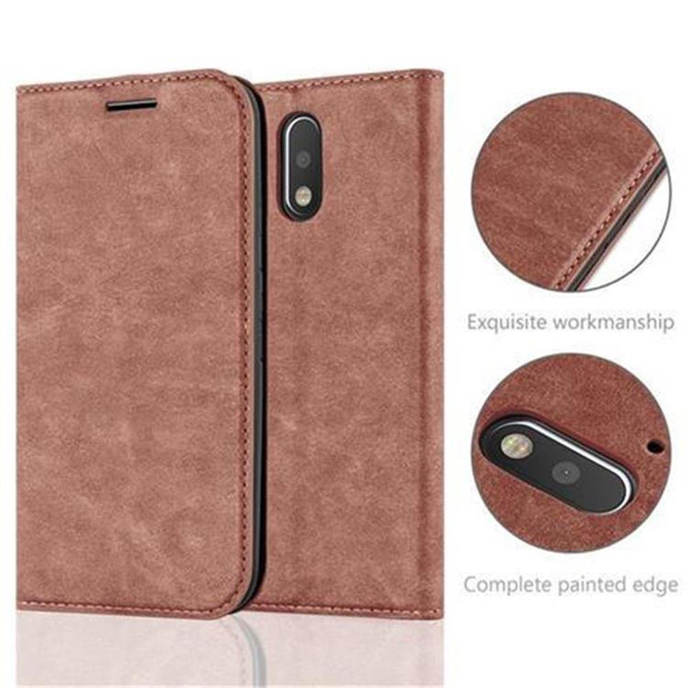 Una funda de teléfono marrón. El teléfono está dentro. Texto: Exquisita mano de obra, Borde pintado completo.