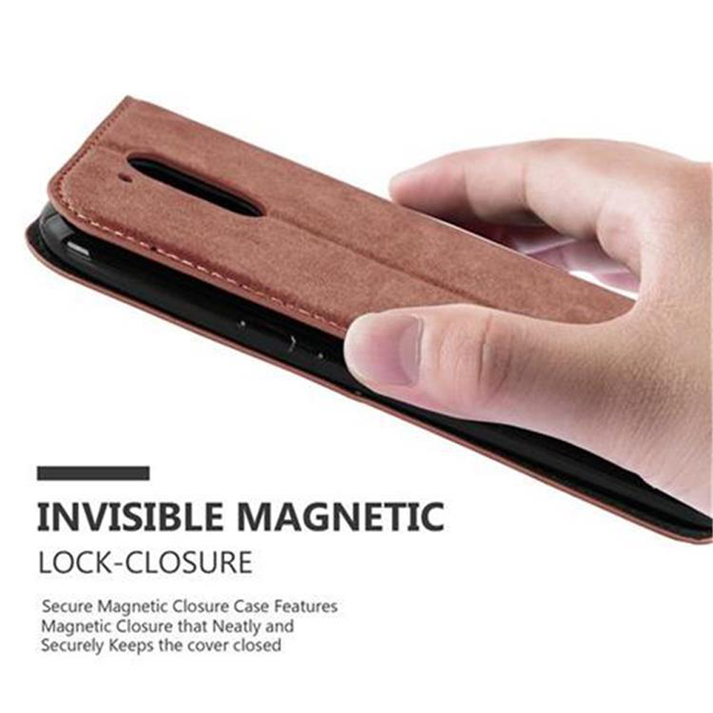 Funda de teléfono marrón con una mano que la sostiene abierta, con el texto: INVISIBLE MAGNETIC LOCK-CLOSURE.
