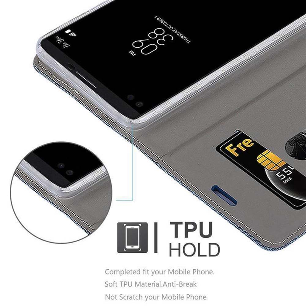 Uno smartphone in una custodia con slot per schede viene visualizzato. L'ora è mostrata sullo schermo.