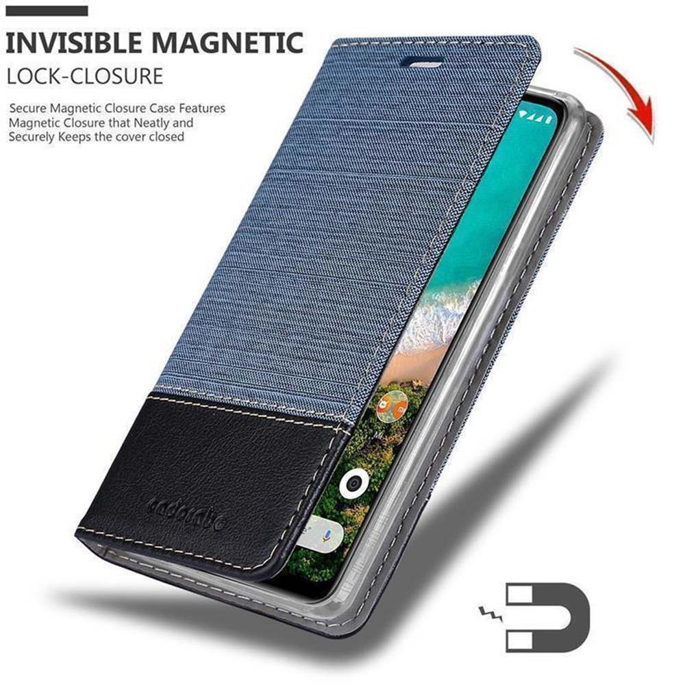 Custodia per tablet in denim blu aperta, con tablet all'interno. Mostrata chiusura magnetica.