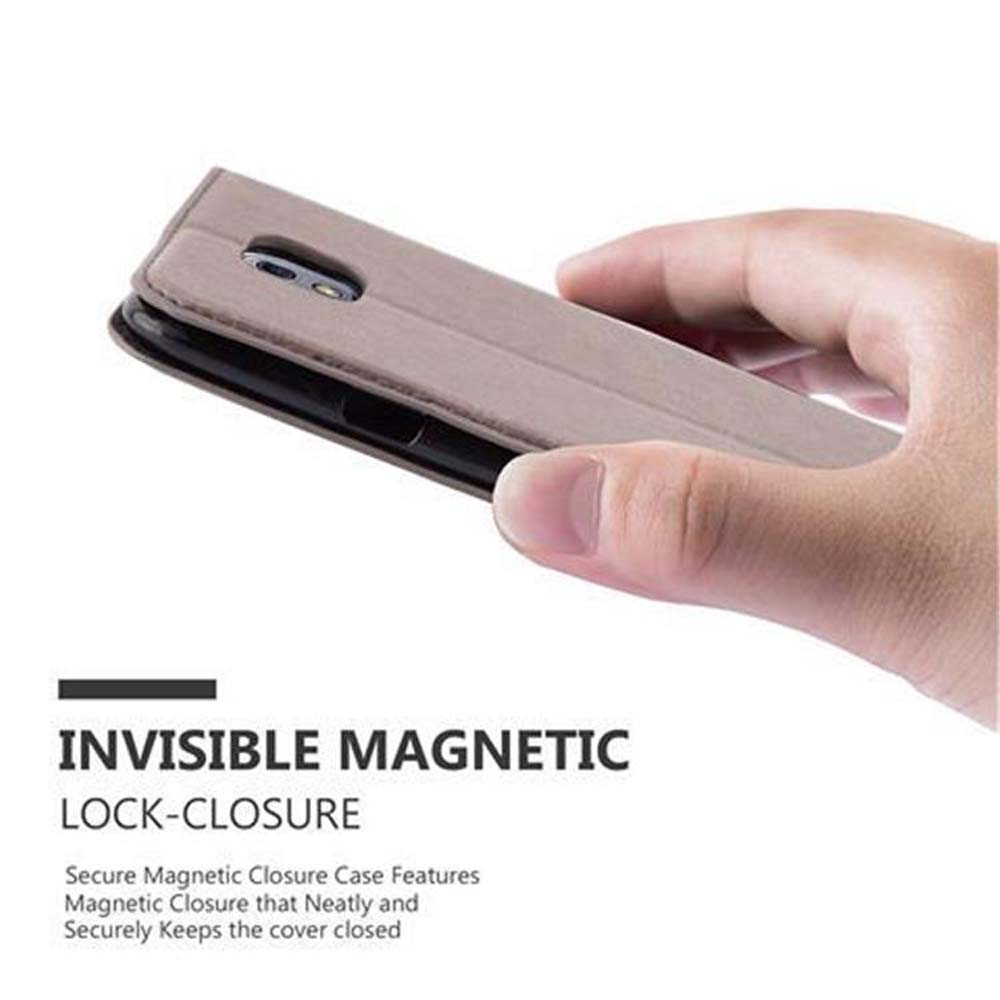 Una mano sosteniendo una funda marrón para teléfono, con un teléfono dentro. Texto: Cierre magnético invisible.