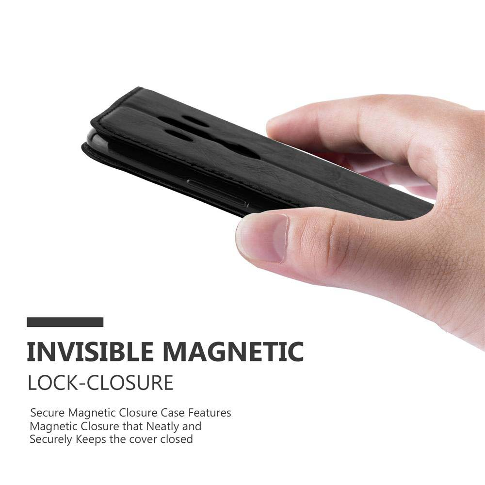Una mano che tiene una custodia per telefono nera chiusa. Testo: 'INVISIBLE MAGNETIC LOCK-CLOSURE'.