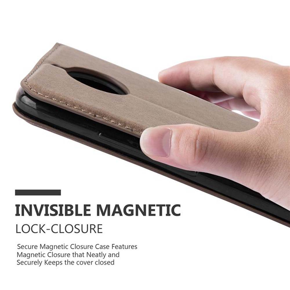 Mano che apre una custodia per telefono con testo sulla chiusura magnetica invisibile e le caratteristiche.