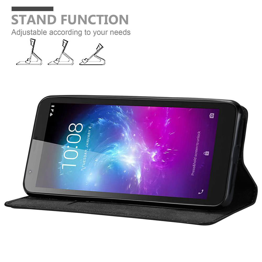 Telefono in una custodia, utilizzato come supporto.
