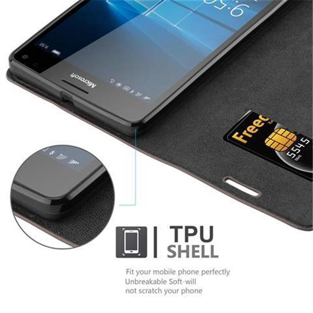 Un teléfono dentro de una funda negra con una tarjeta de crédito. Texto: TPU Shell.