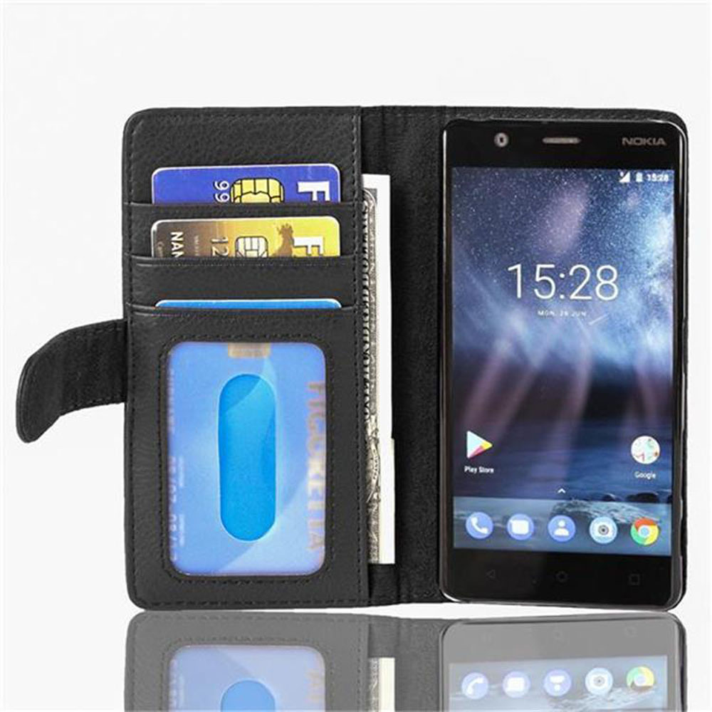 Telefono nero in una custodia a portafoglio aperta con carte e contanti visibili.