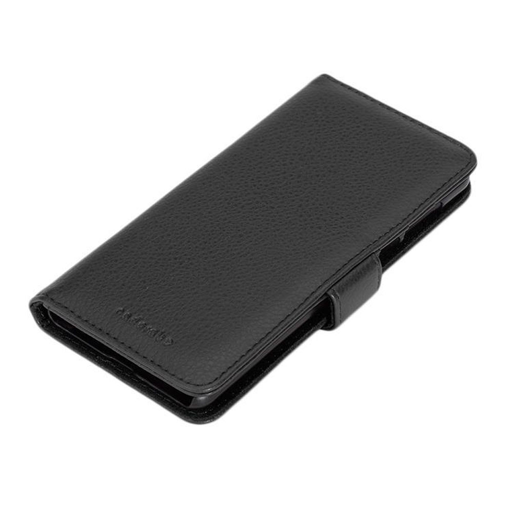 Custodia per telefono in pelle nera chiusa. La custodia ha una chiusura magnetica. Il marchio è visibile.