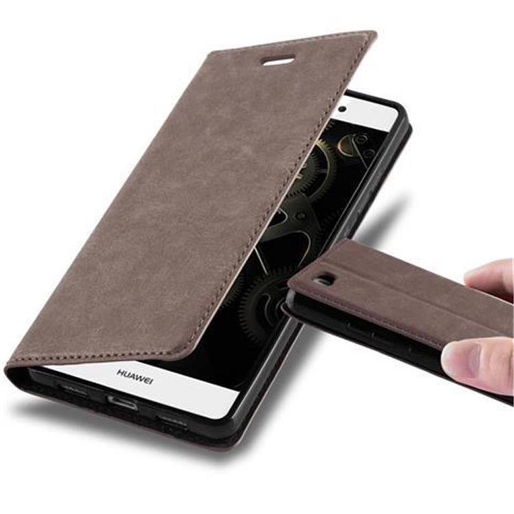 Funda de cuero marrón con un teléfono dentro. La funda está abierta, mostrando la pantalla.