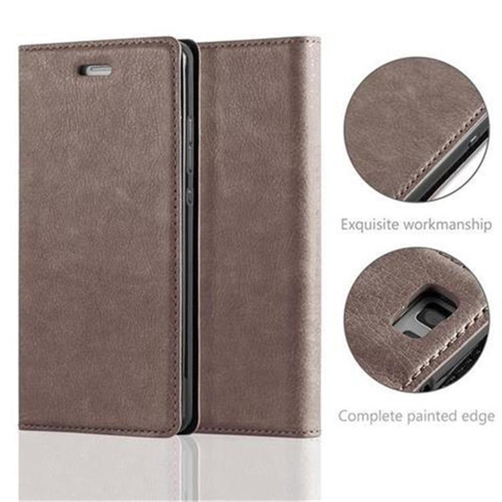 Funda de teléfono marrón con detalles de mano de obra. Texto: Exquisita mano de obra. Borde pintado completo.