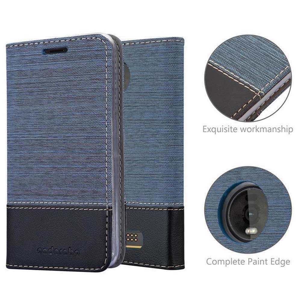 Custodia blu, aperta, con telefono dentro. Testo: Esecuzione squisita e Bordo verniciato completo.