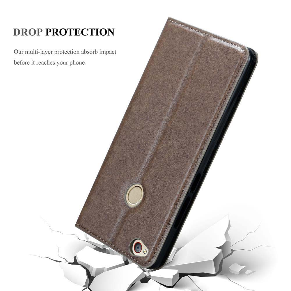 Custodia marrone per telefono, chiusa, angolata. Sfondo bianco con effetto crepa, protezione dalle cadute.