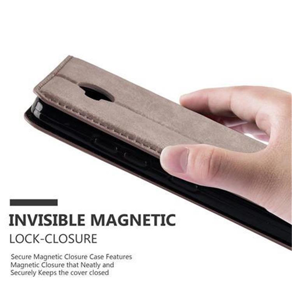Primo piano di una custodia per telefono che si chiude. Il testo dice chiusura magnetica invisibile.