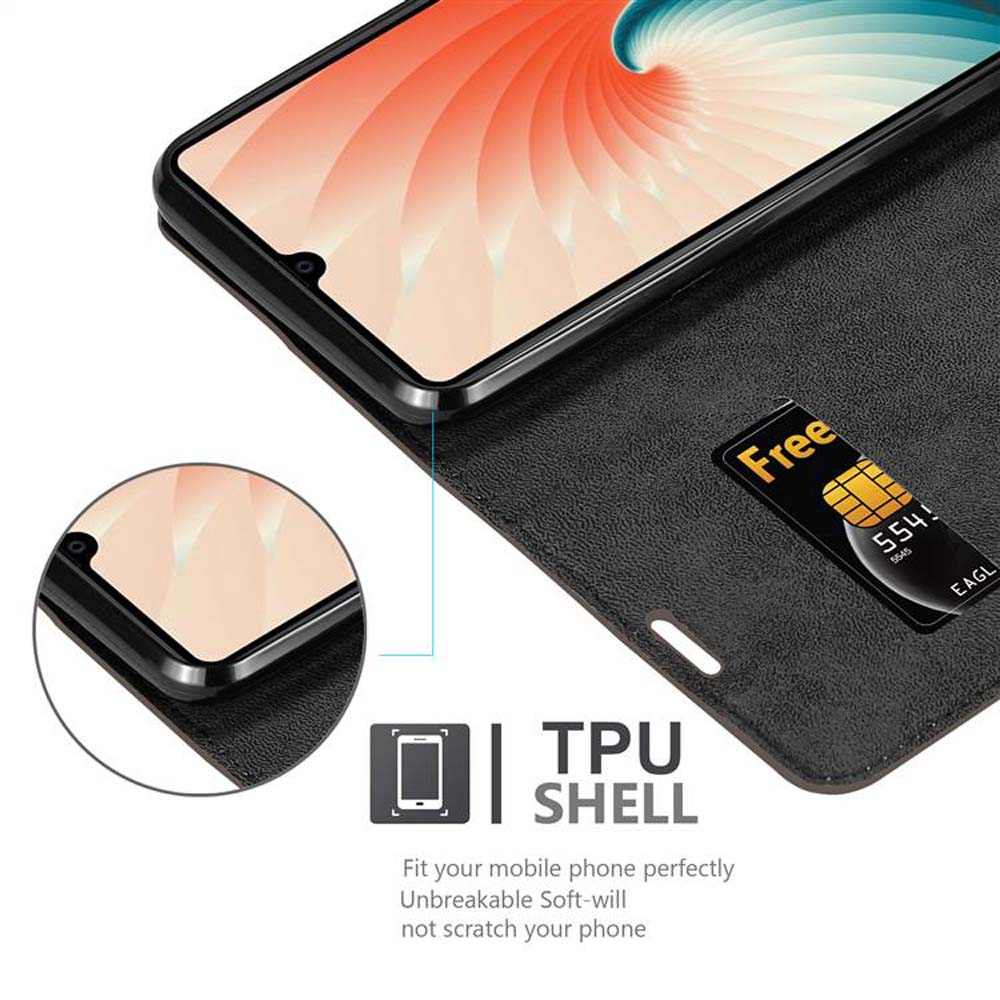 Primo piano di custodia nera con telefono. Inserita carta di credito. Etichettata anche scocca in TPU.