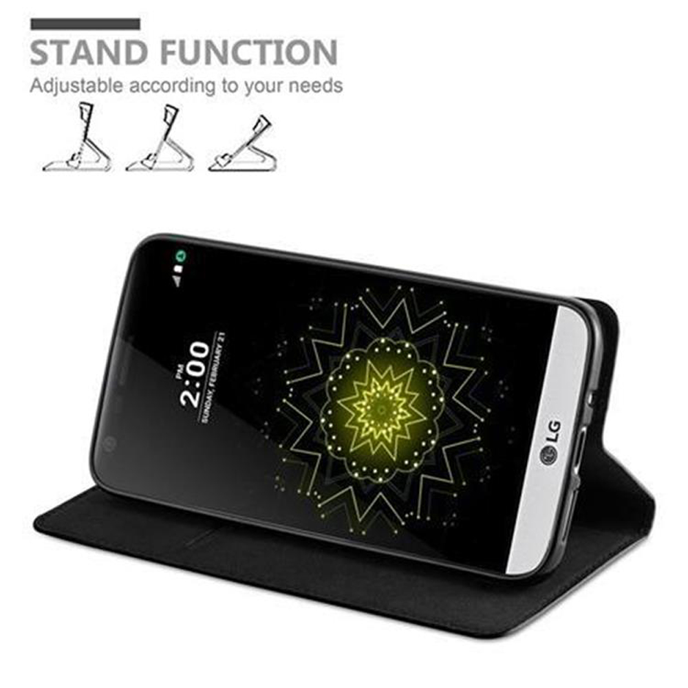 Ein schwarzes Telefon in einer schwarzen Handyhülle. Der Bildschirm zeigt die Uhrzeit und ein dekoratives Design.