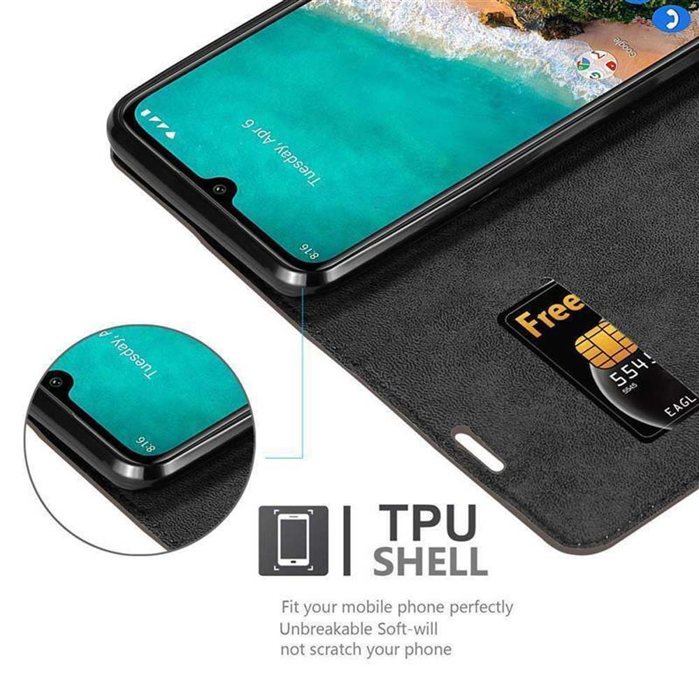 Schwarze Handyhülle mit Telefon. Das Telefon zeigt einen Desktop mit Datum und Uhrzeit. TPU-Schale ist auch beschriftet.