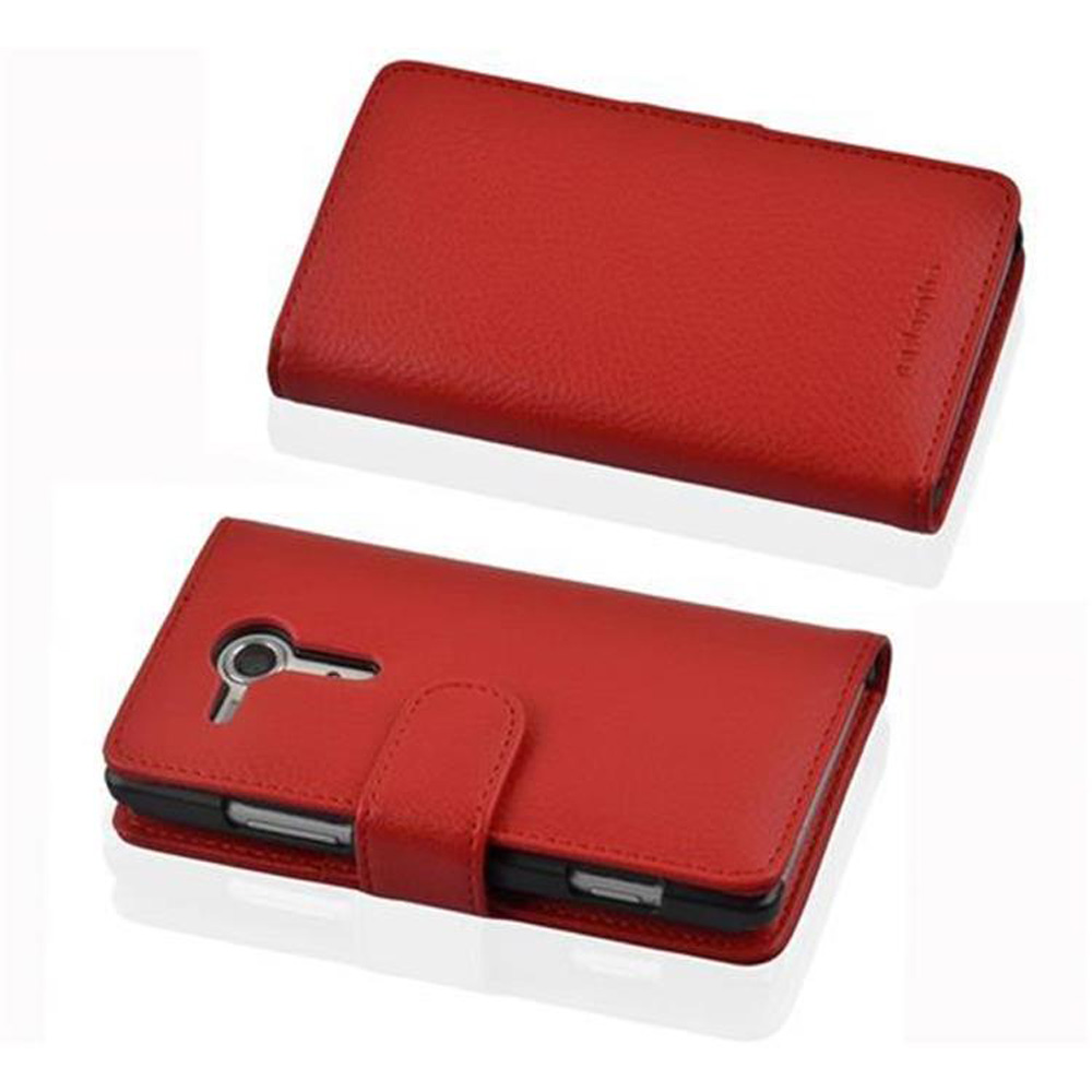Fundas rojas para teléfono. Una cerrada, otra abierta con el teléfono dentro.