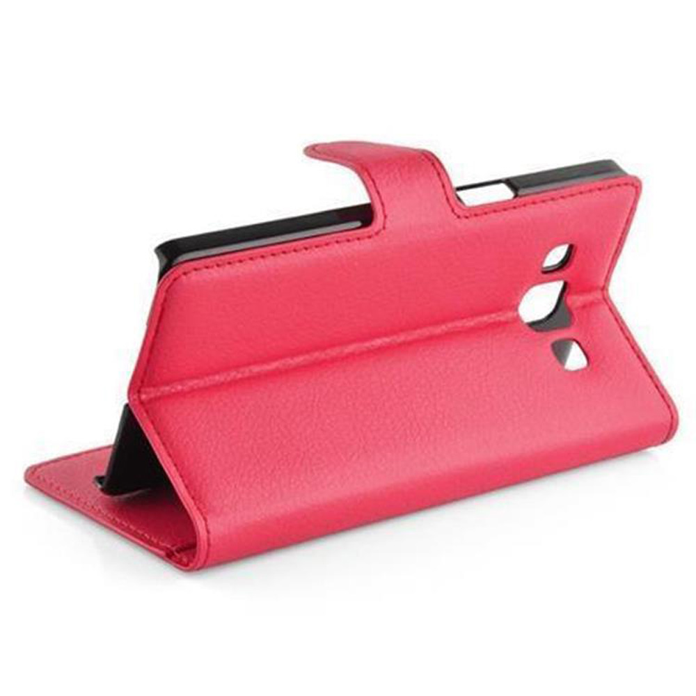 Una custodia per telefono rosa, aperta, con un telefono all'interno. La custodia è piegata per fungere da supporto.