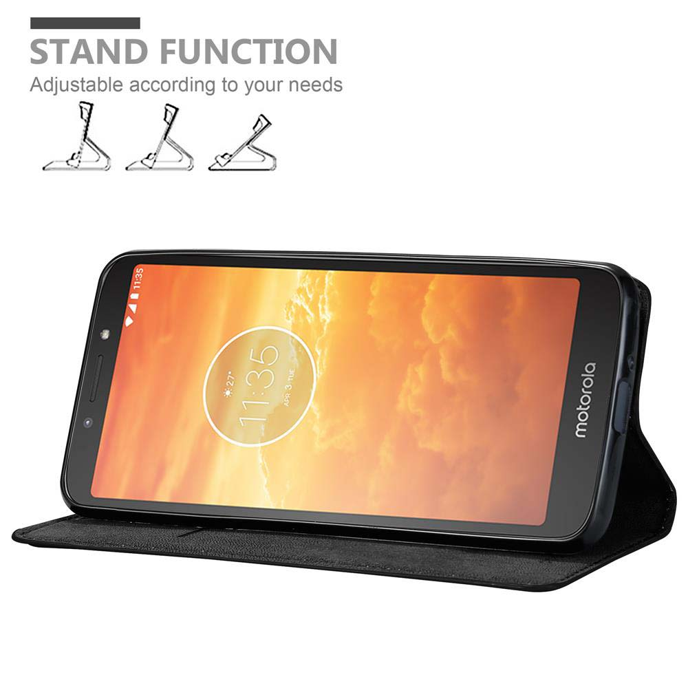 Un telefono in una custodia nera, appoggiato con la funzione stand, con interfaccia mostrata.