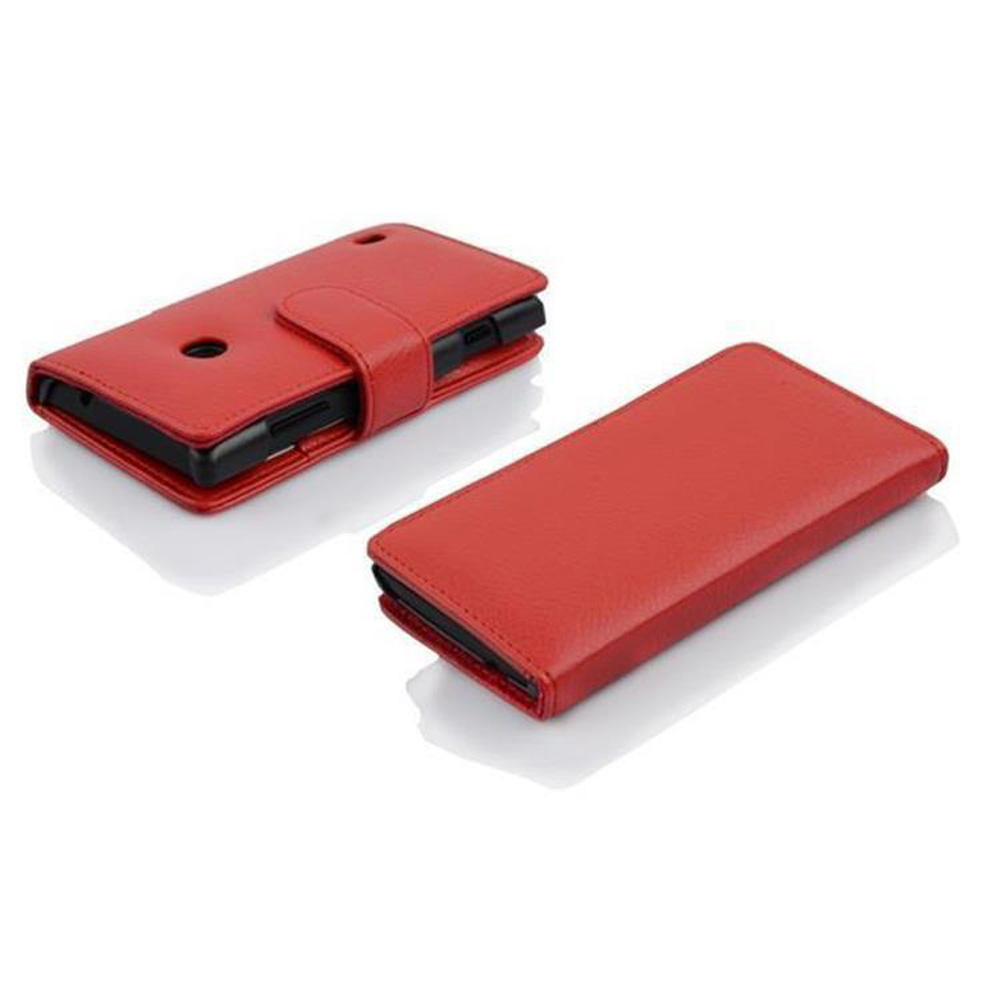 Dos fundas rojas para teléfono, una abierta y otra cerrada. Ambas son de cuero y sobre fondo blanco.