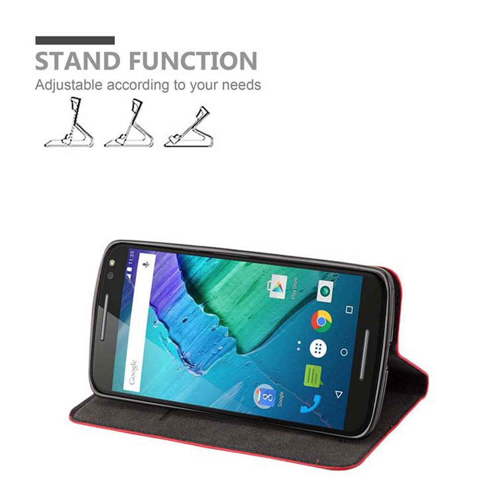 Telefono in una custodia, appoggiato. Il telefono mostra un display. La custodia è rossa e nera.