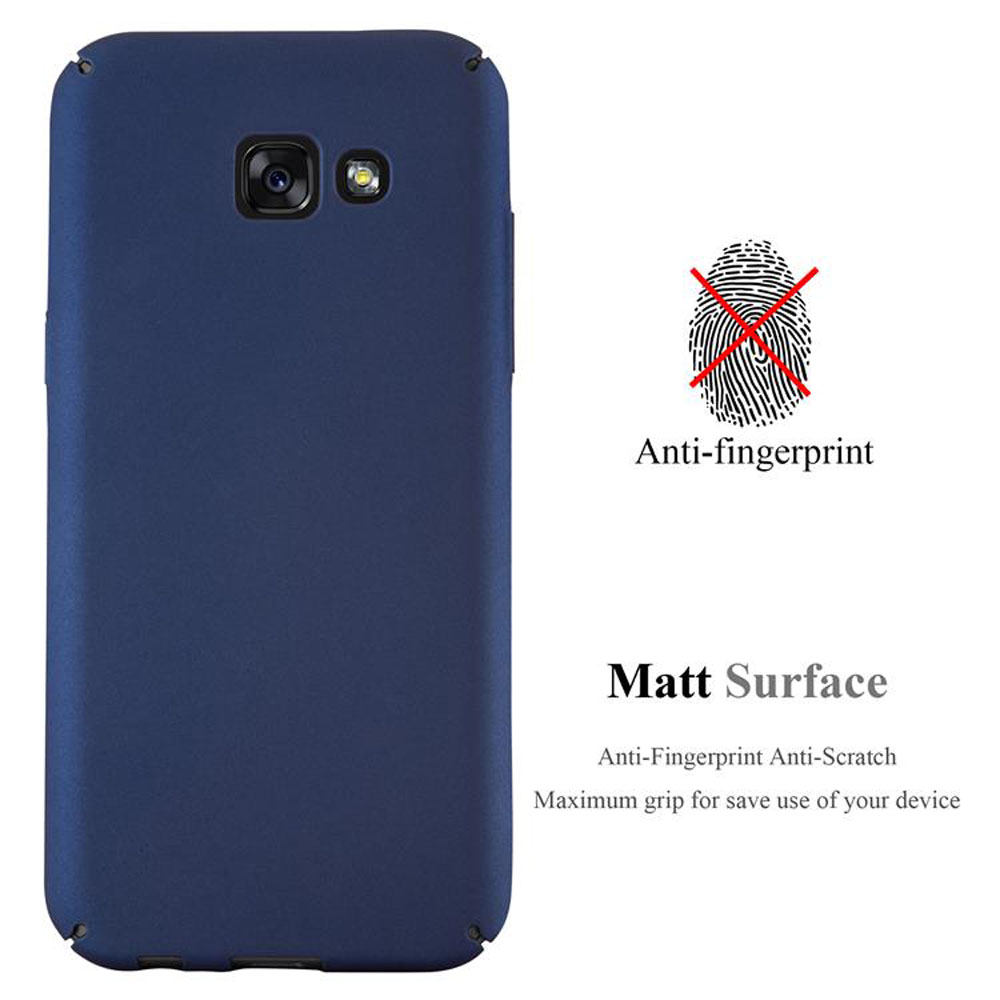 Viene mostrata una custodia blu per telefono. Il testo evidenzia le caratteristiche.