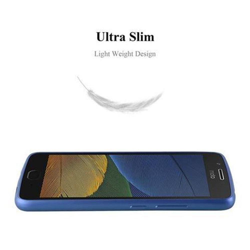 Custodia blu per telefono su sfondo bianco. Una piuma è sopra il telefono. Testo: Ultra Slim, Light Weight Design.
