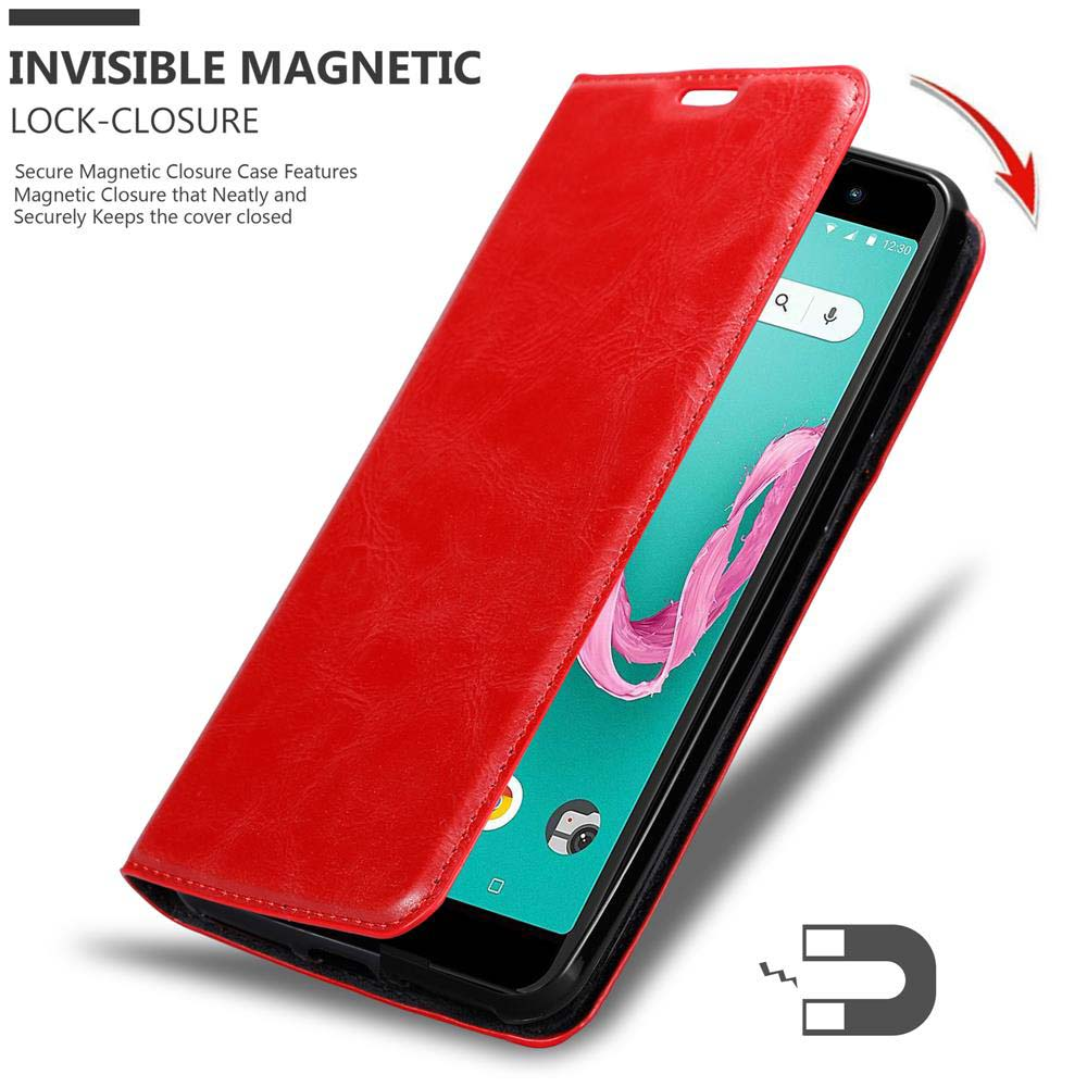 Rote Leder-Handyhülle. Telefon ist innen sichtbar. Magnetverschluss-Design. Weißer Hintergrund.