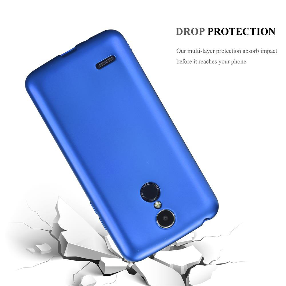 Una custodia blu per telefono è su una superficie. Sembra che stia cadendo e rompendosi.