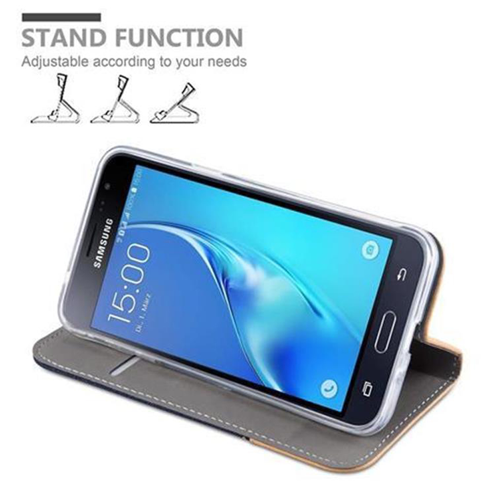 Telefon in einer Hülle im Ständermodus. Die Hülle ist offen und hält das Telefon aufrecht.