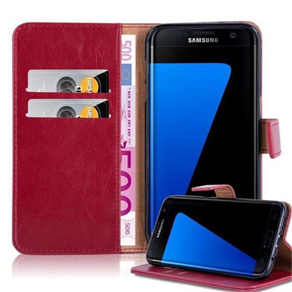 Funda tipo cartera roja para teléfono, con tarjetas y dinero. El teléfono es azul.