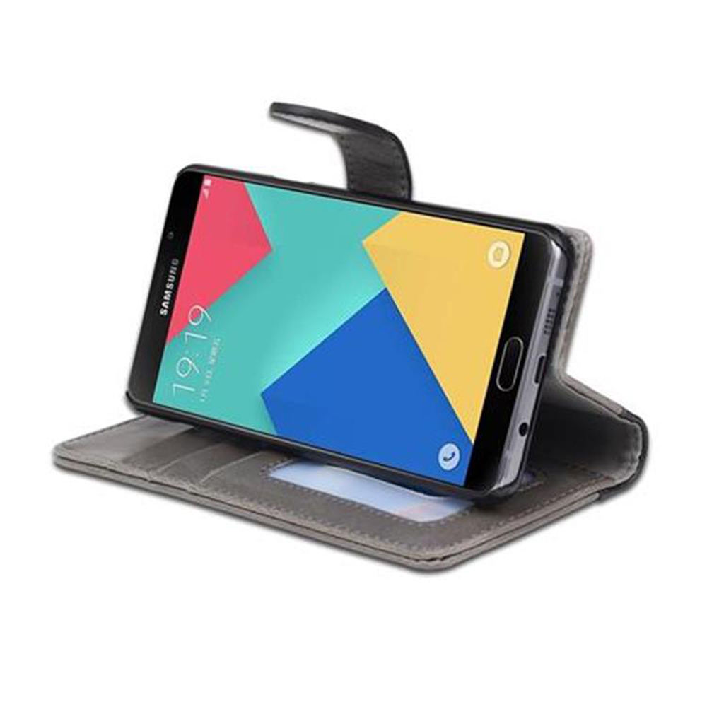 Un teléfono en una funda gris, abierto mostrando la pantalla con formas coloridas.