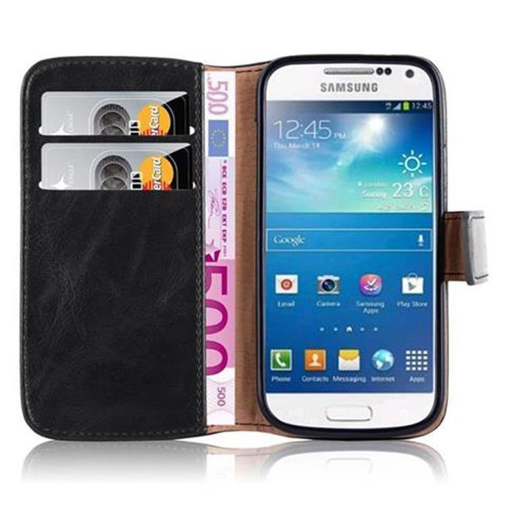 Funda de teléfono abierta mostrando teléfono con hora 12:45, logo Samsung, billetes de 500 euros y tarjetas.