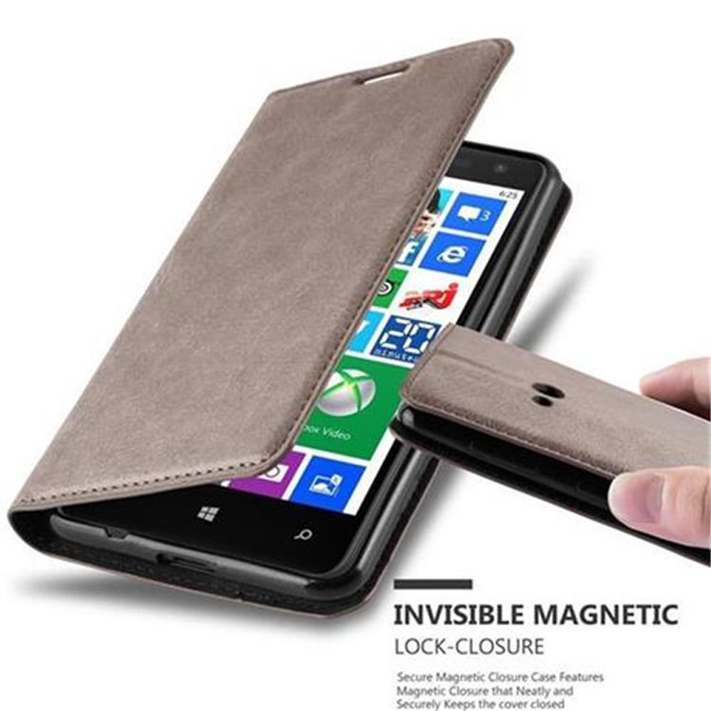 Un telefono in una custodia di pelle marrone è aperto, rivelando lo schermo. Un'altra parte della custodia è a destra.
