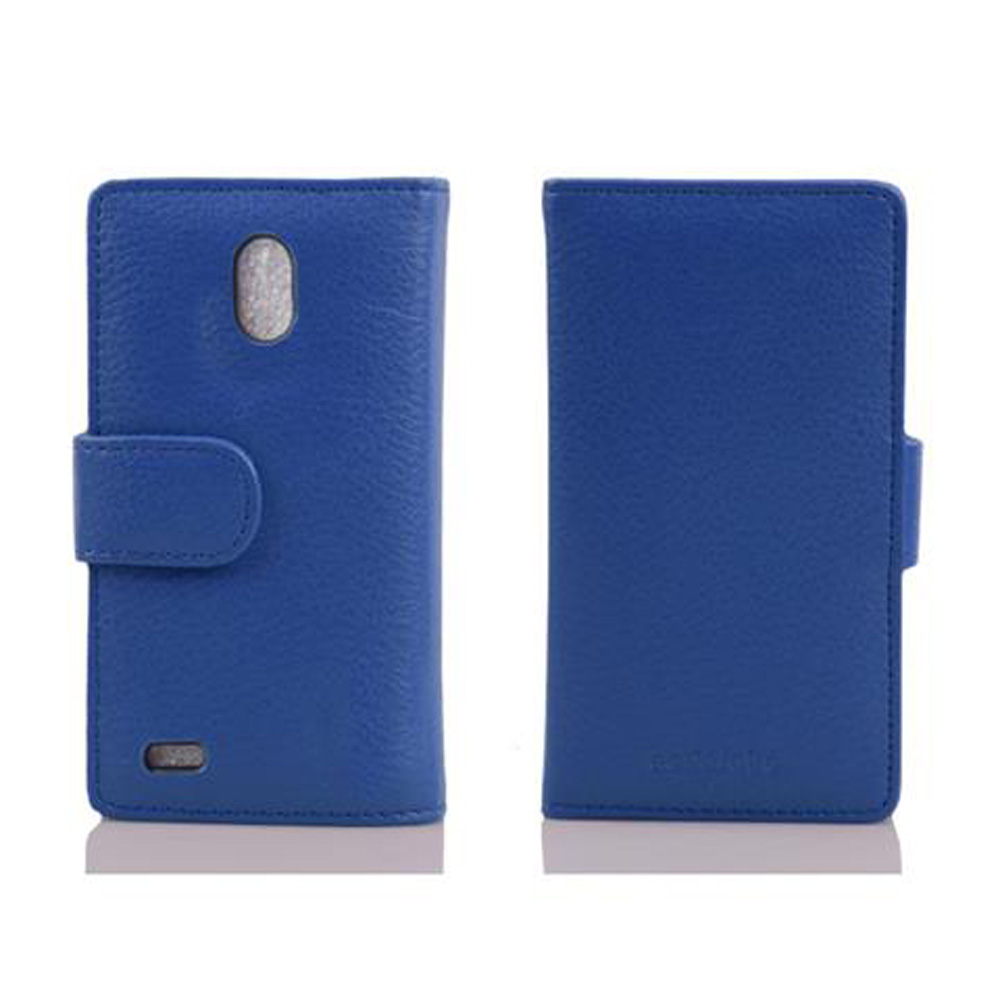 Funda de teléfono azul, cerrada y abierta. Un botón y un agujero en la parte delantera.