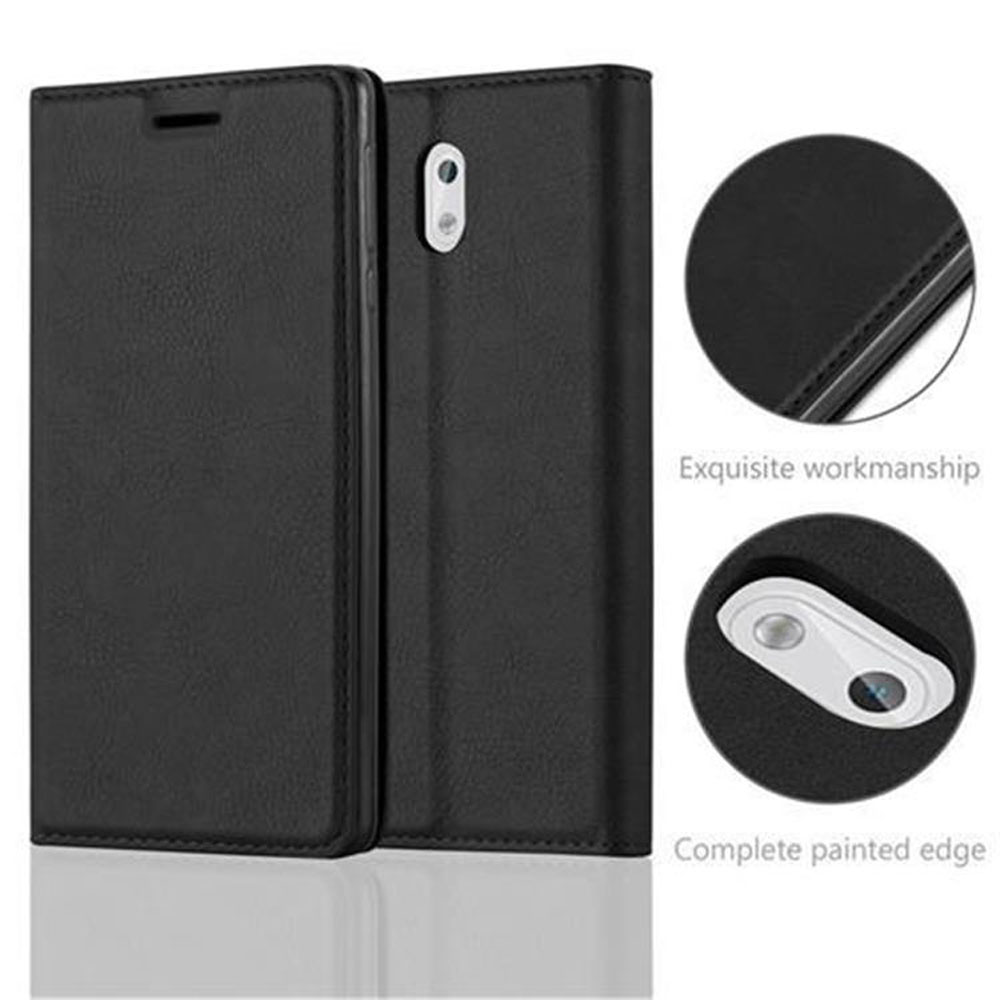 Eine schwarze Handyhülle ist geöffnet. Es hat exquisite Verarbeitung. Die Hülle ist schwarz mit einem kreisförmigen Detail auf der Rückseite.